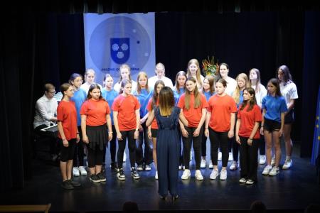 Mirna, praznik 2024, mladinski zbor, - foto Studio PraprotKa (1)